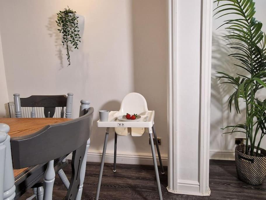 Spacious & Comfy Home- Very Close To Nec Birmingham ,Hs2 & Airport- Perfect For Contractors & Groups- Free Parking & Fast Wifi Marston Green Exterior photo