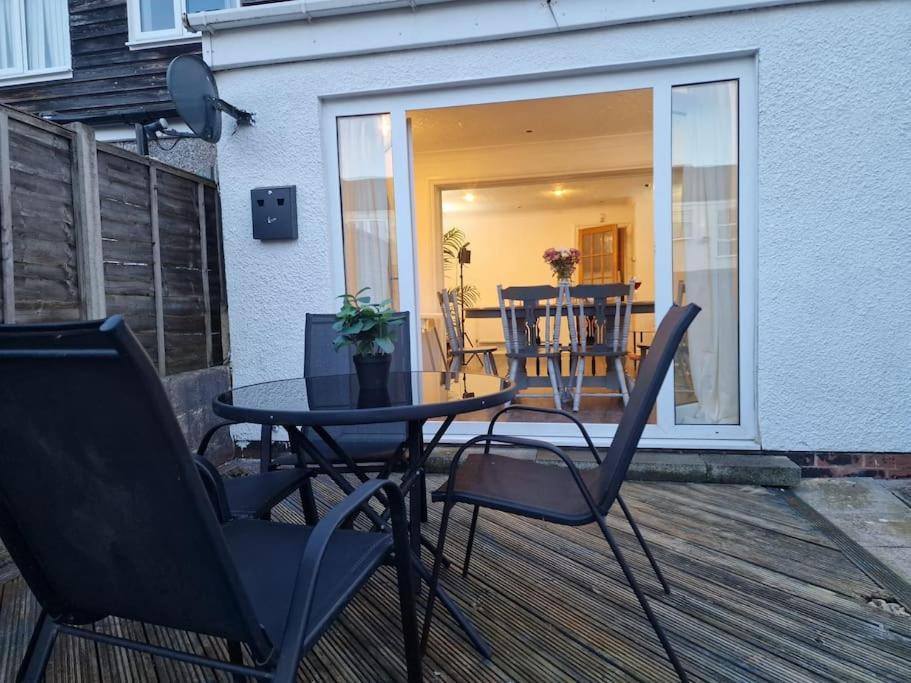 Spacious & Comfy Home- Very Close To Nec Birmingham ,Hs2 & Airport- Perfect For Contractors & Groups- Free Parking & Fast Wifi Marston Green Exterior photo