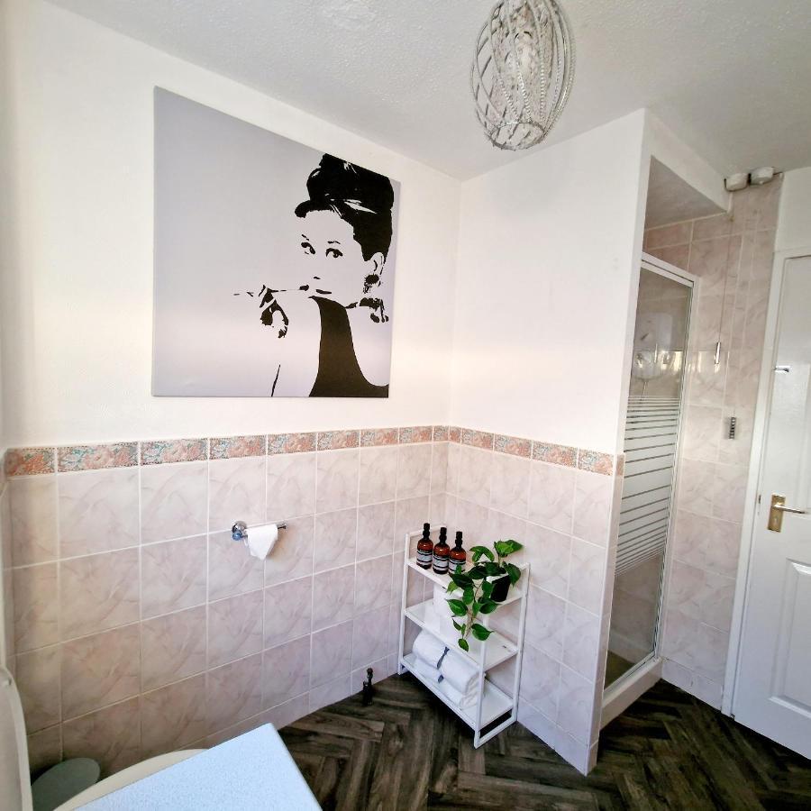Spacious & Comfy Home- Very Close To Nec Birmingham ,Hs2 & Airport- Perfect For Contractors & Groups- Free Parking & Fast Wifi Marston Green Exterior photo