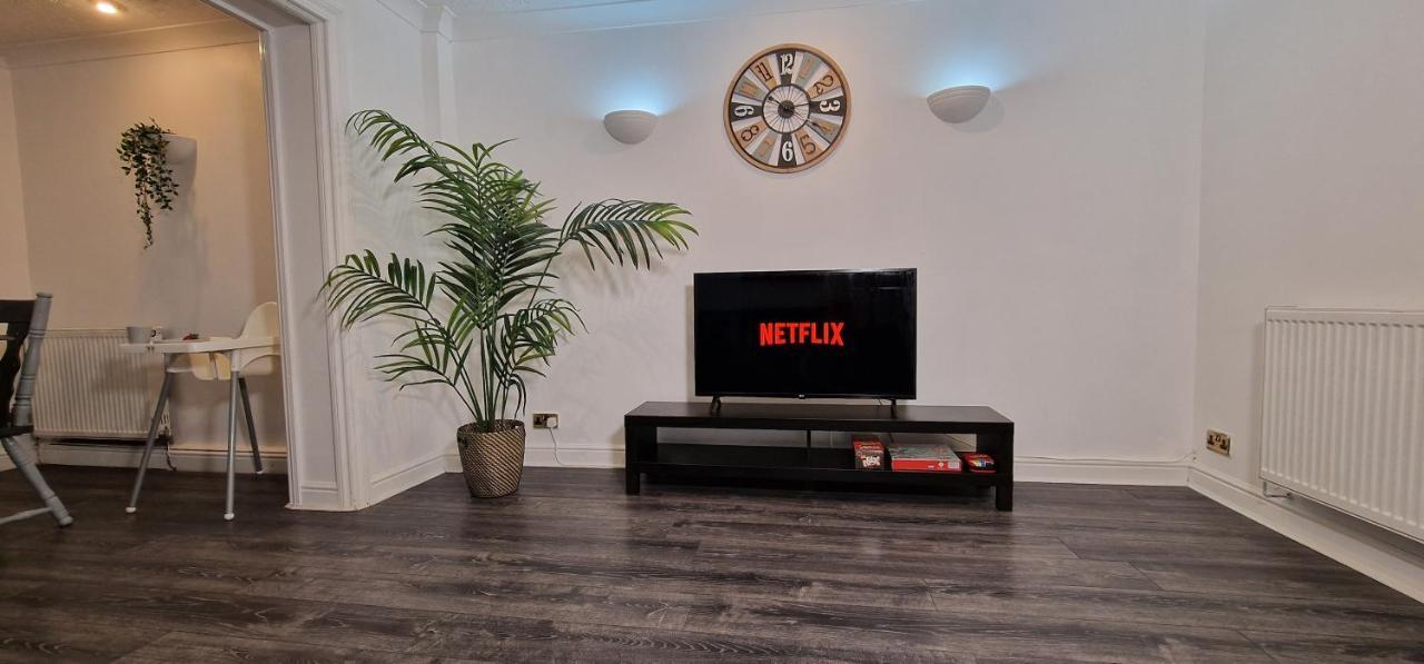 Spacious & Comfy Home- Very Close To Nec Birmingham ,Hs2 & Airport- Perfect For Contractors & Groups- Free Parking & Fast Wifi Marston Green Exterior photo